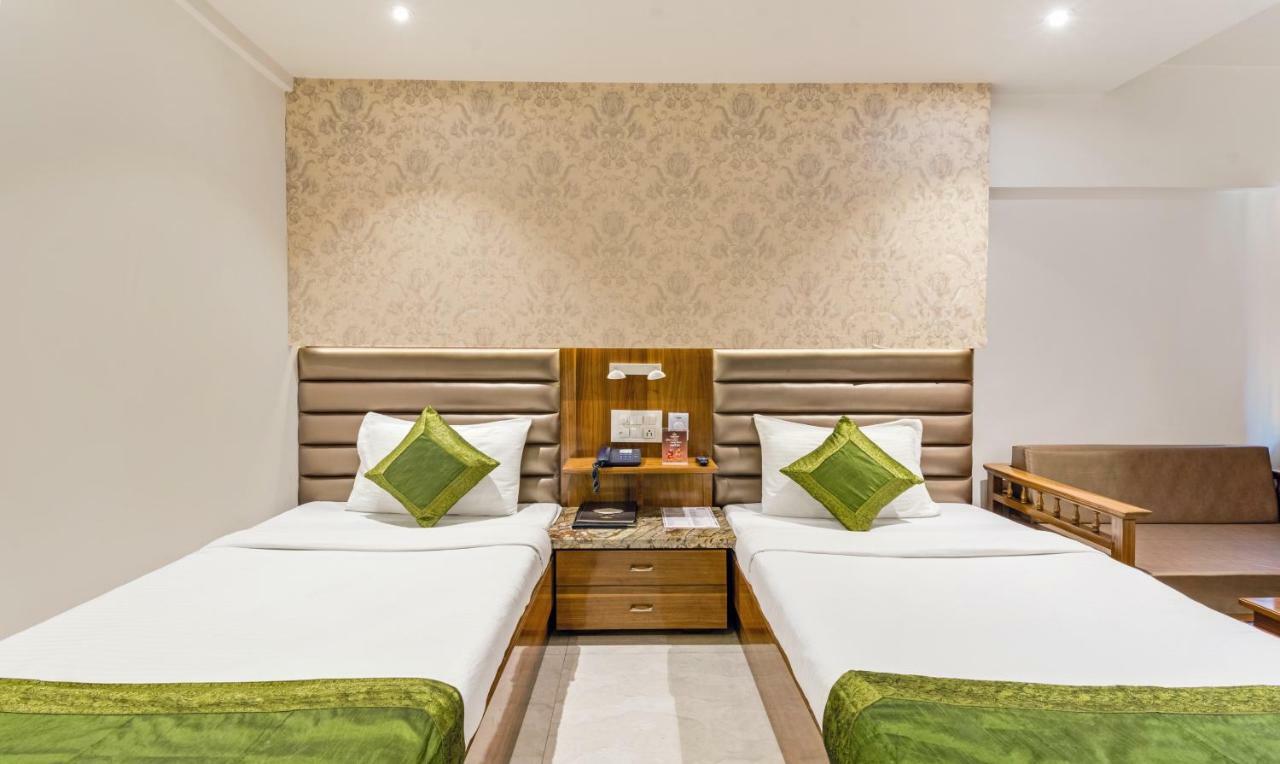 Hotel Crown Palace Indore Buitenkant foto