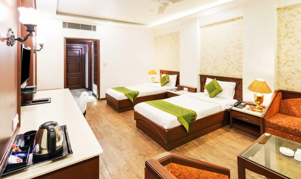 Hotel Crown Palace Indore Buitenkant foto