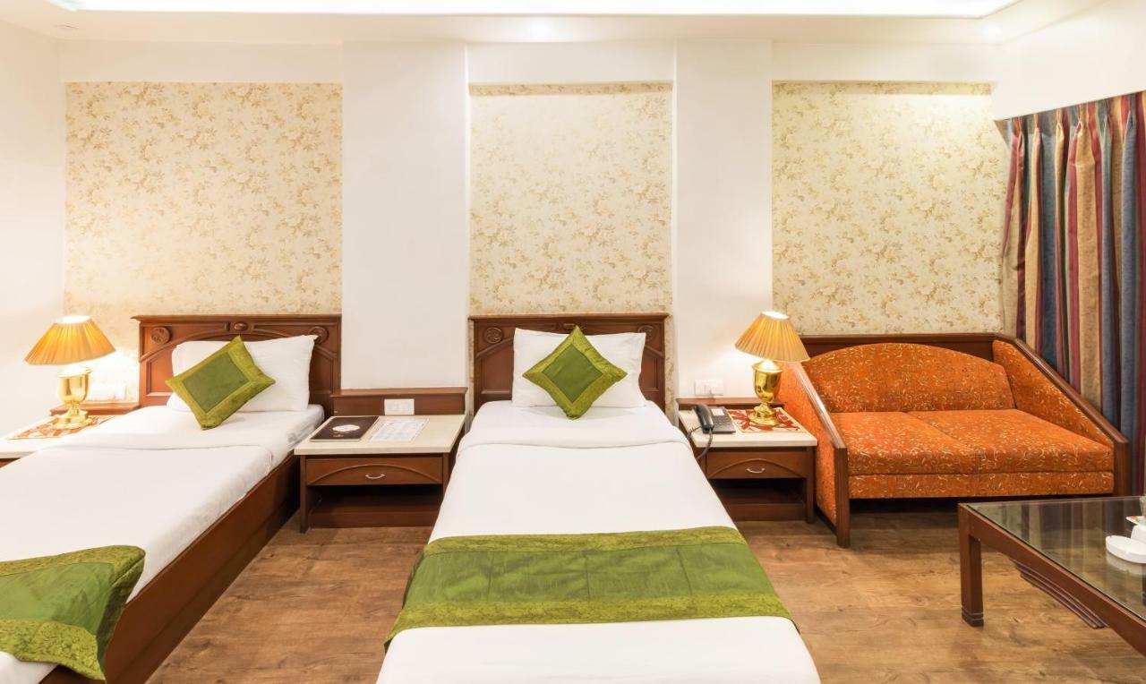 Hotel Crown Palace Indore Buitenkant foto