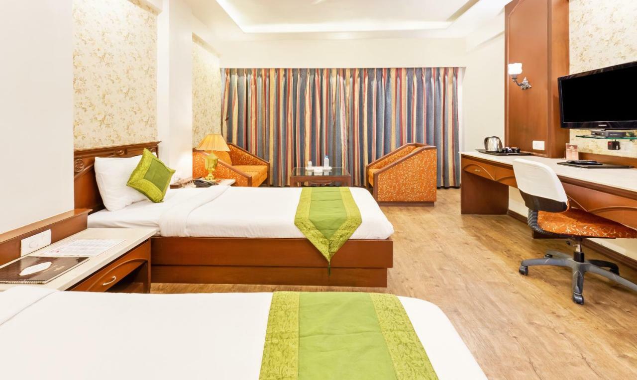 Hotel Crown Palace Indore Buitenkant foto