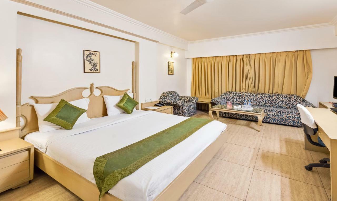 Hotel Crown Palace Indore Buitenkant foto